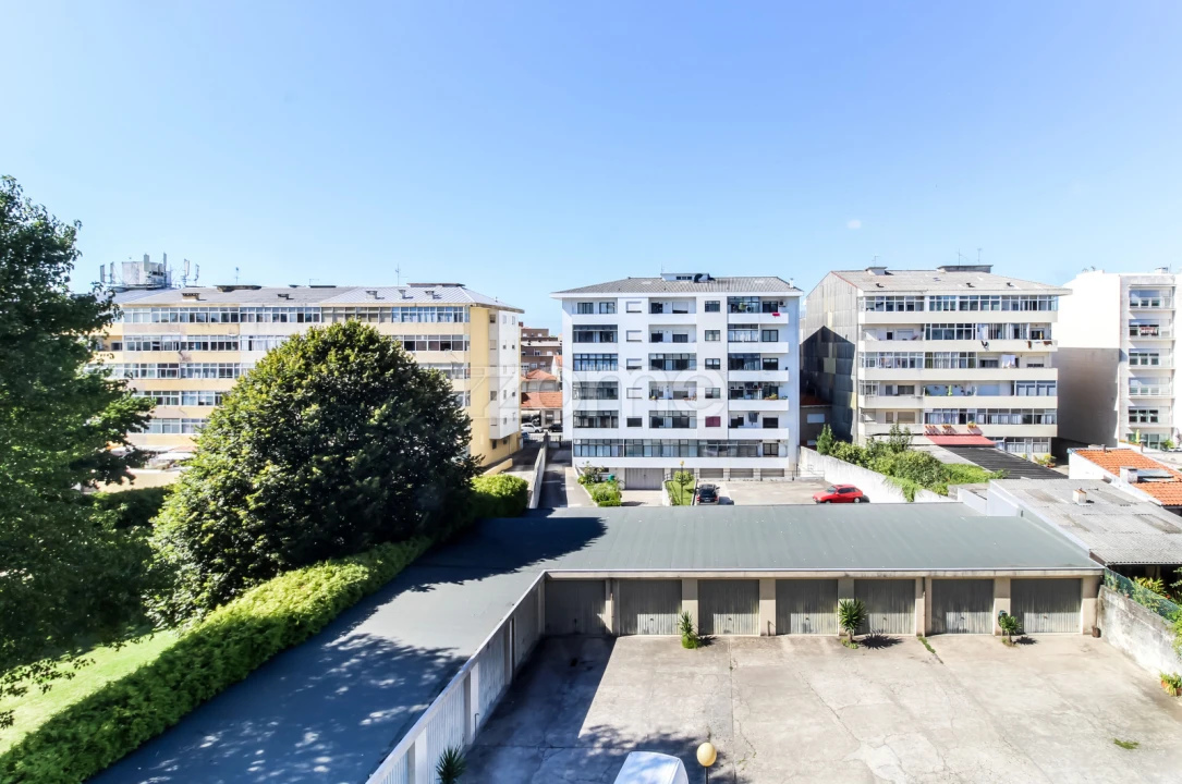 Apartamento T1 para Arrendamento em Ramalde Foto 8