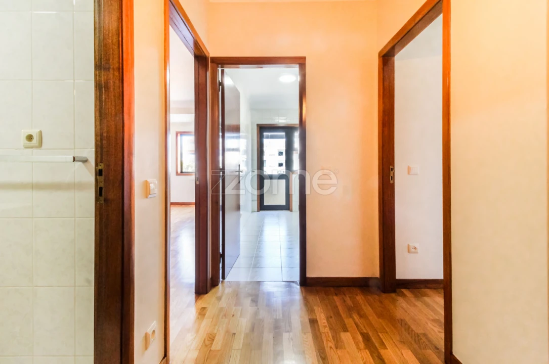 Apartamento T1 para Arrendamento em Ramalde Foto 3