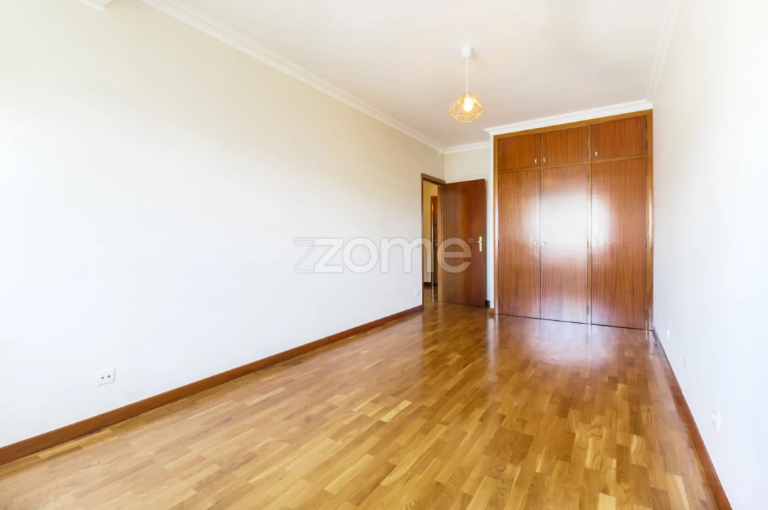 Apartamento T1 para Arrendamento em Ramalde Foto 17