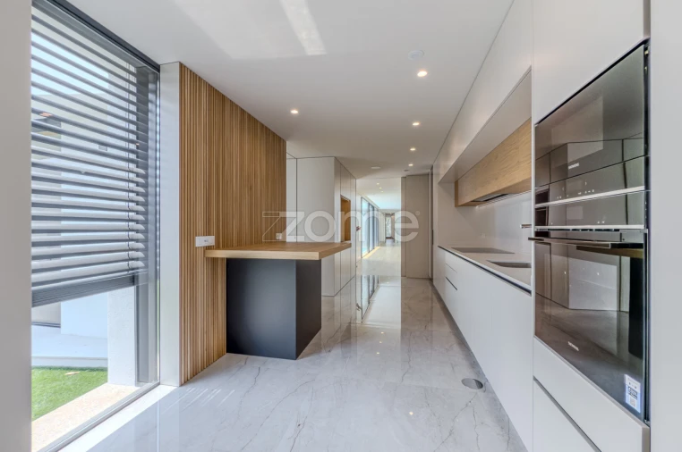 Moradia T4 para Venda em Madalena Foto 16