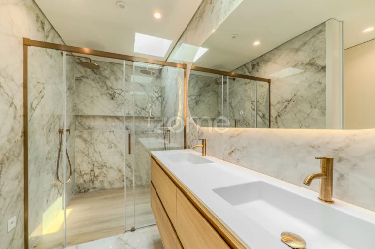 Moradia T4 para Venda em Madalena Foto 38