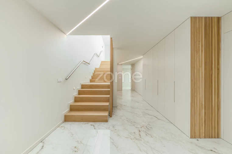 Moradia T4 para Venda em Madalena Foto 4