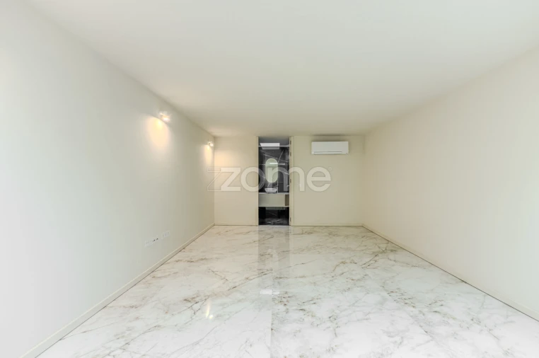 Moradia T4 para Venda em Madalena Foto 7