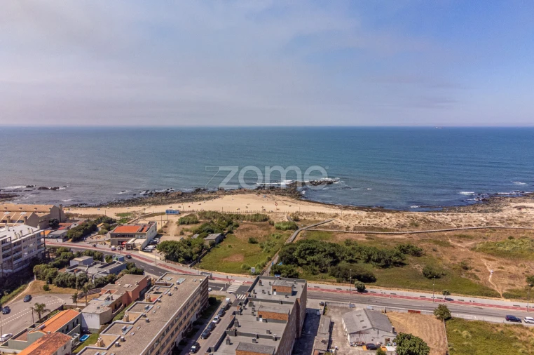 Moradia T4 para Venda em Madalena Foto 48