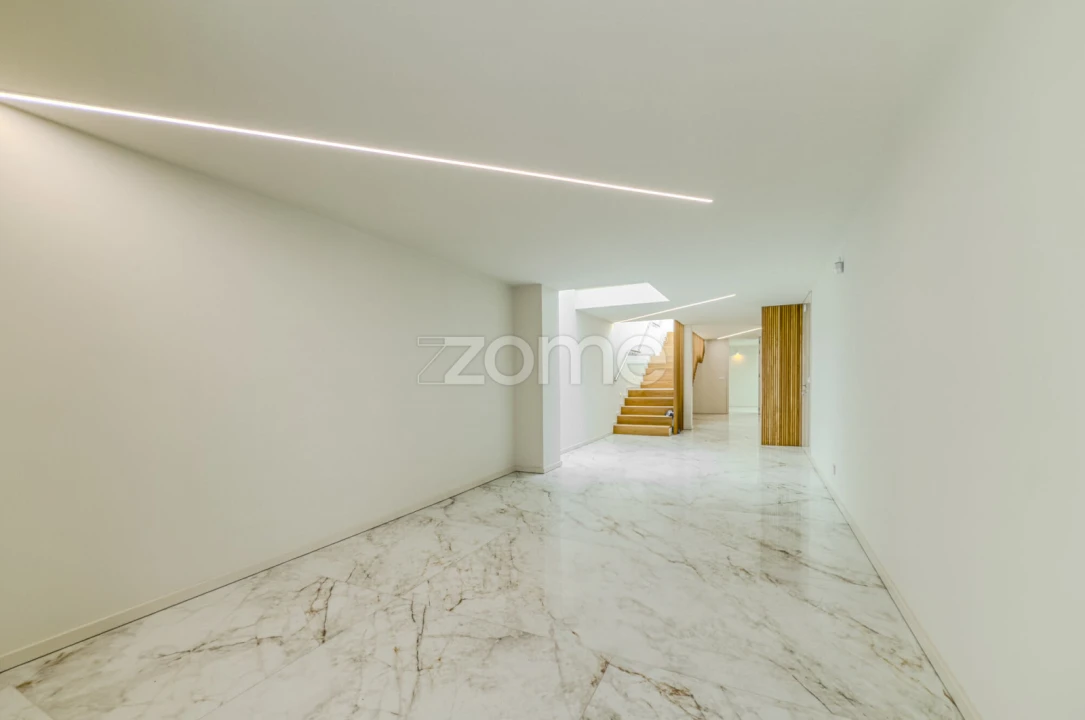 Moradia T4 para Venda em Madalena Foto 2