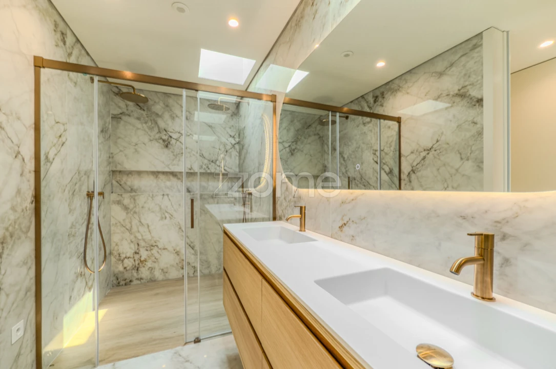 Moradia T4 para Venda em Madalena Foto 38