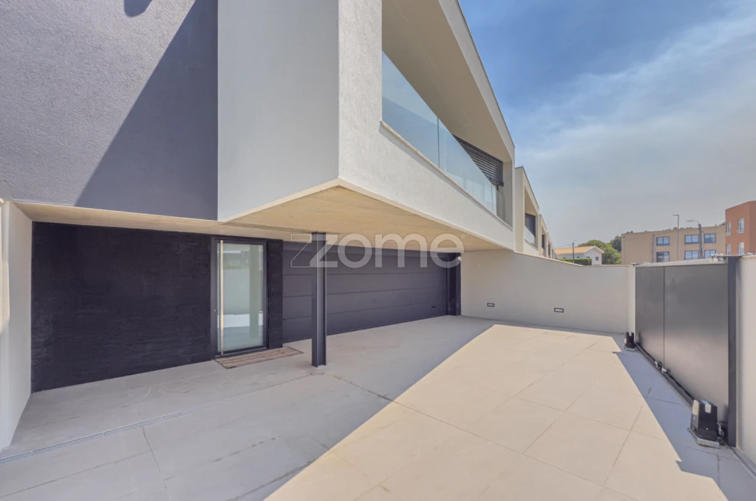 Moradia T4 para Venda em Madalena Foto 1