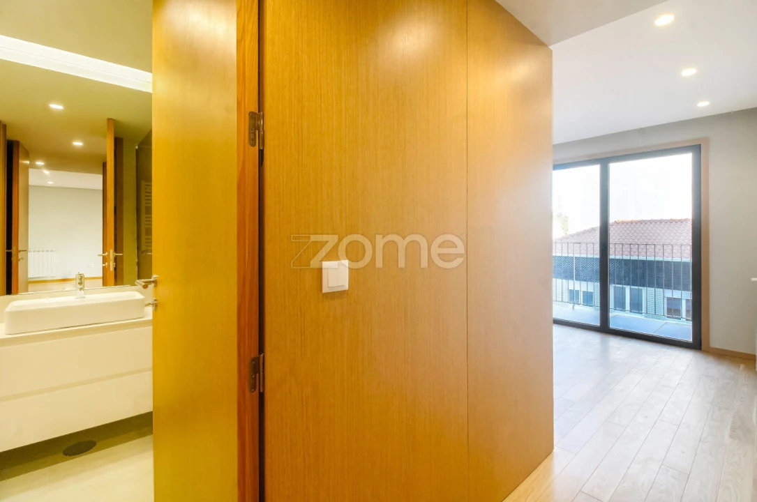 Apartamento T1 para Arrendamento em Paranhos Foto 8