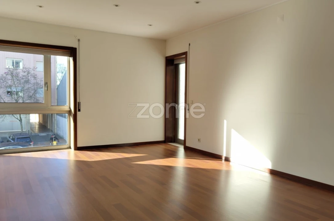 Apartamento T2 para Arrendamento em Cidade da Maia Foto 6