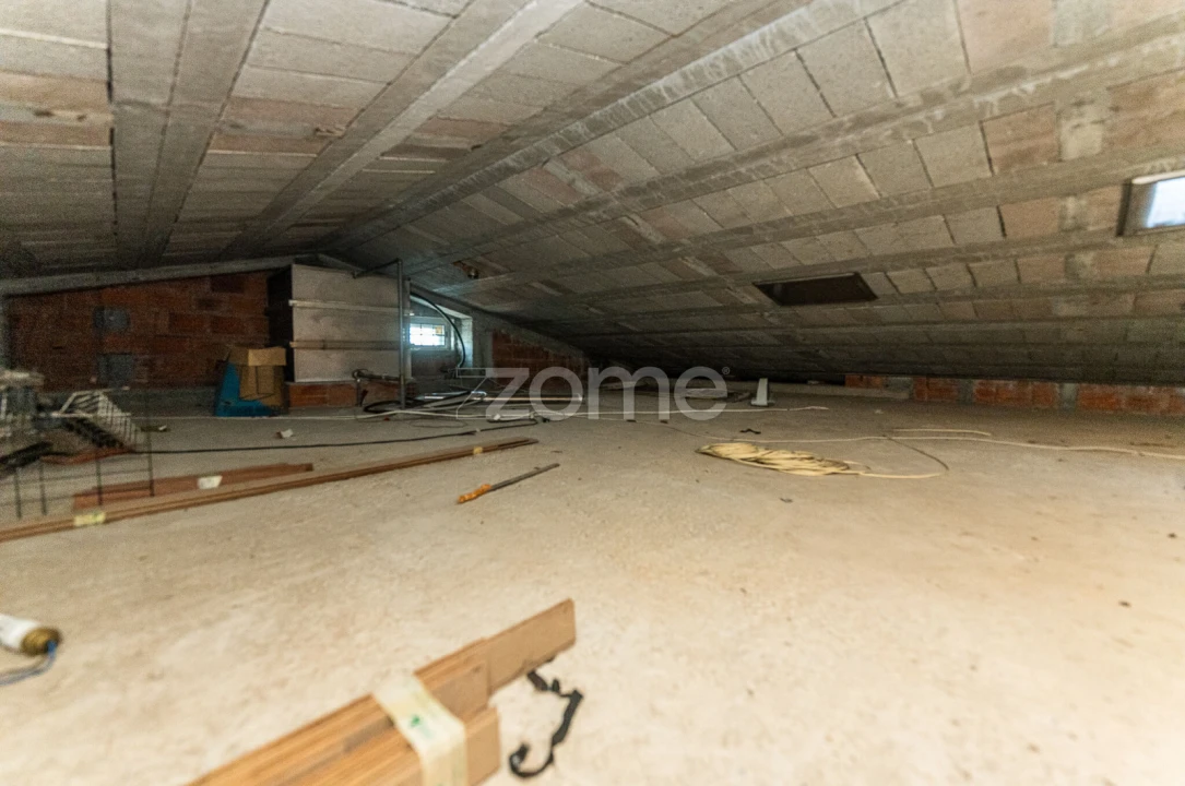 Moradia T4 para Venda em Covelas Foto 38