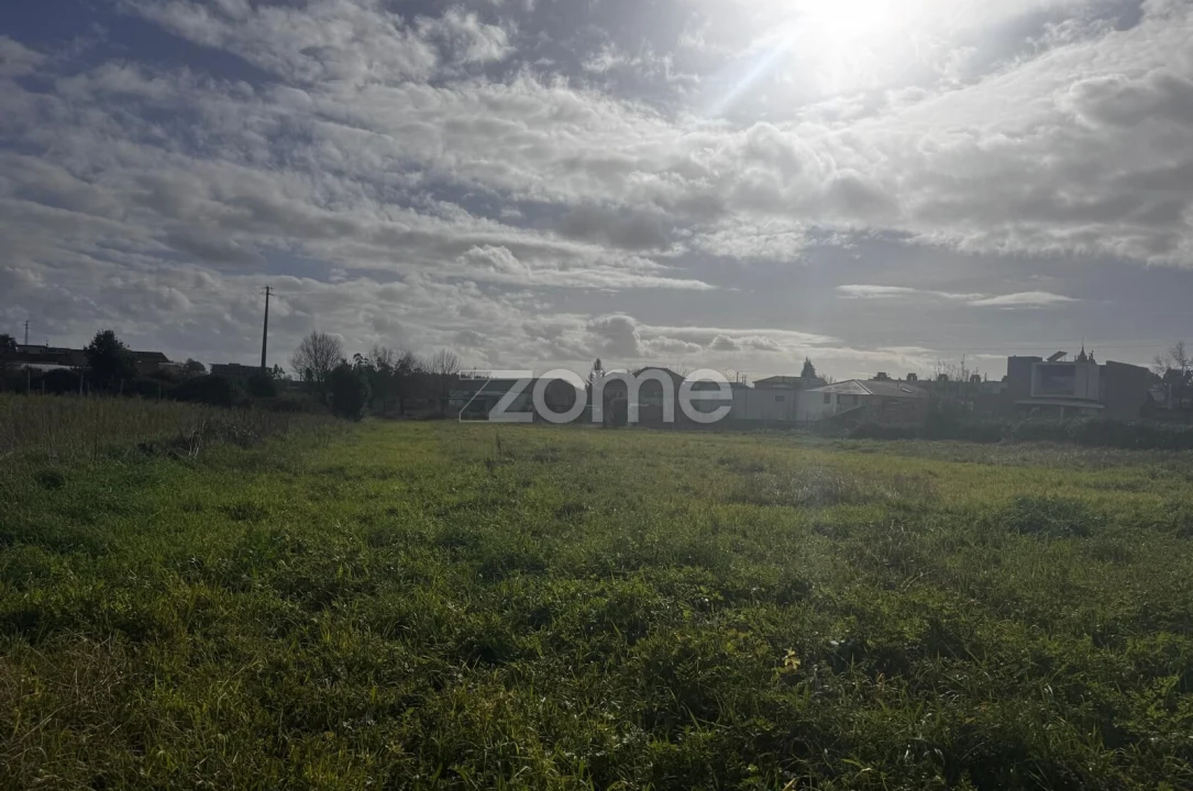 Terreno para Venda em Castêlo da Maia Foto 8