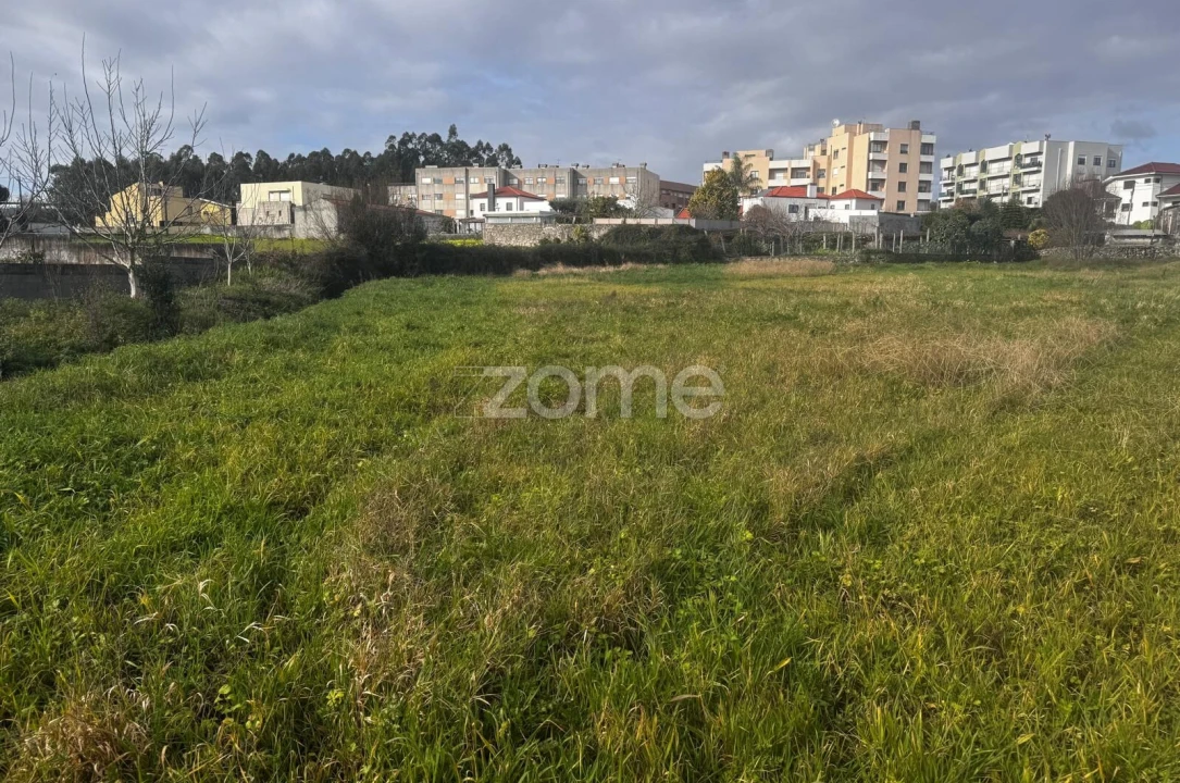 Terreno para Venda em Castêlo da Maia Foto 3