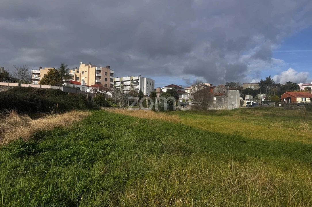 Terreno para Venda em Castêlo da Maia Foto 12
