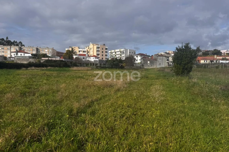 Terreno para Venda em Castêlo da Maia Foto 5