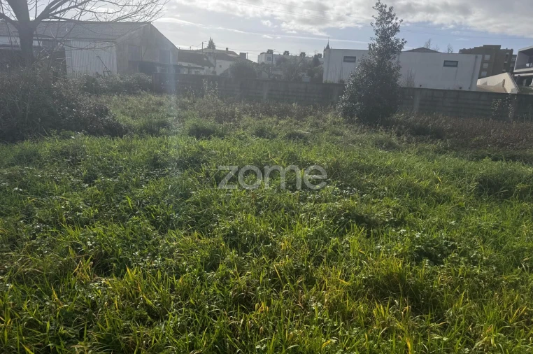 Terreno para Venda em Castêlo da Maia Foto 9