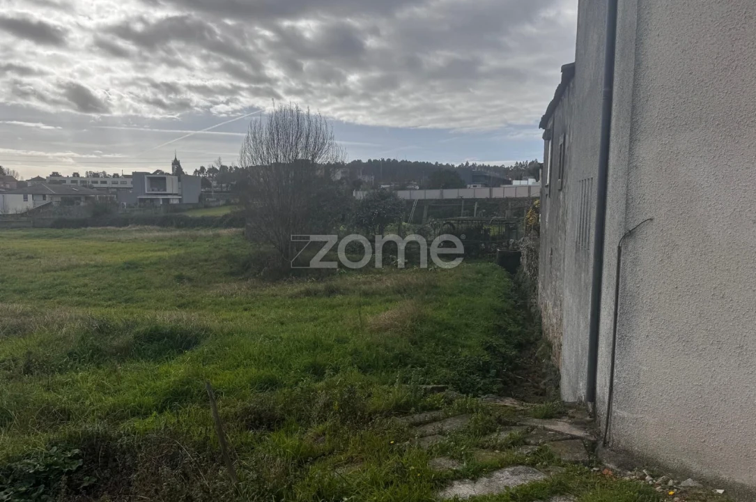 Terreno para Venda em Castêlo da Maia Foto 2