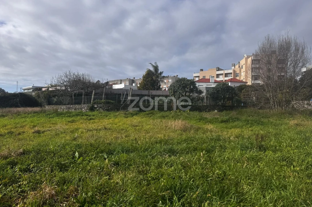 Terreno para Venda em Castêlo da Maia Foto 4