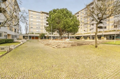 Apartamento T2 para Arrendamento em Aldoar, Foz do Douro e Nevogilde
