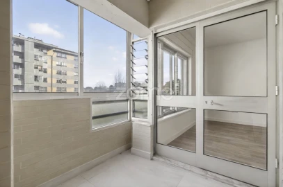 Apartamento T2 para Arrendamento em Aldoar, Foz do Douro e Nevogilde