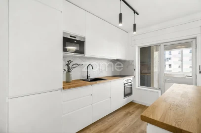 Apartamento T2 para Arrendamento em Aldoar, Foz do Douro e Nevogilde
