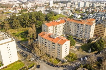 Apartamento T2 para Arrendamento em Aldoar, Foz do Douro e Nevogilde