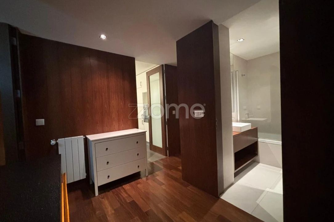 Apartamento T1 para Arrendamento em Paranhos Foto 7