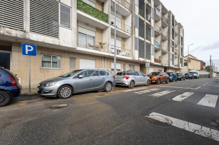 Apartamento T2 para Venda em Rebordosa Foto 2