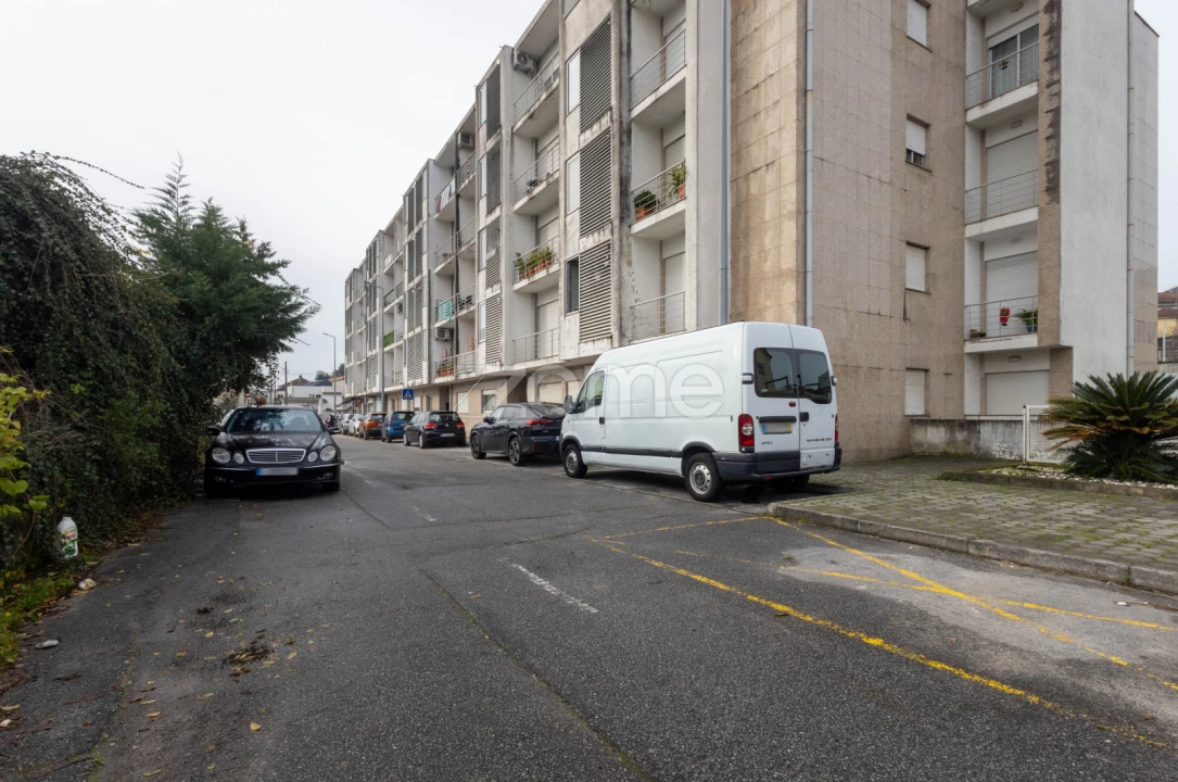 Apartamento T2 para Venda em Rebordosa Foto 3