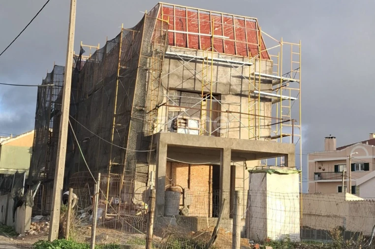 Moradia T3 para Venda em Rio de Mouro Foto 1