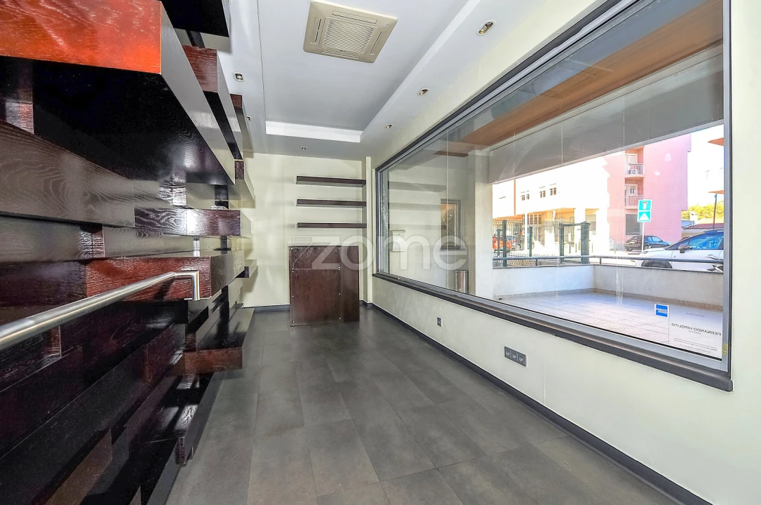 Negócio para Arrendamento em Carcavelos e Parede Foto 2