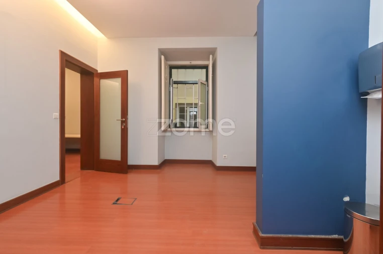 Apartamento T7 para Venda em Avenidas Novas Foto 9