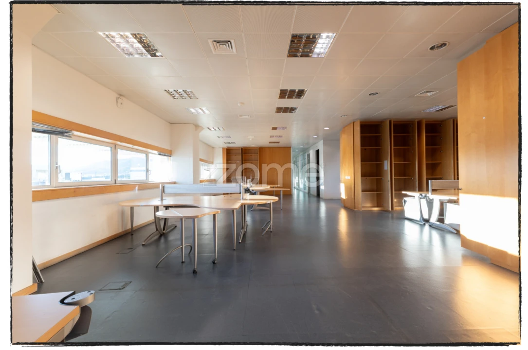 Escritório para Arrendamento em Santa Maria e São Miguel, São Martinho, São Pedro Penaferrim Foto 4