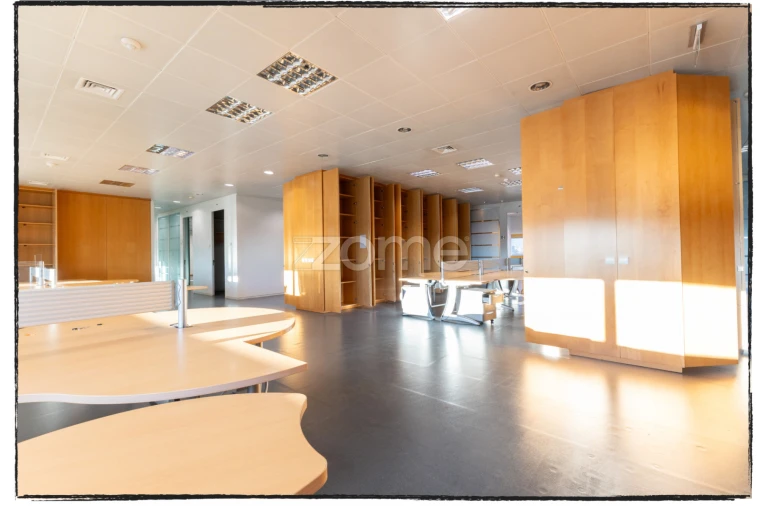 Escritório para Arrendamento em Santa Maria e São Miguel, São Martinho, São Pedro Penaferrim Foto 5