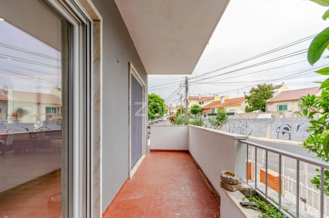 Moradia T3 para Venda em Carcavelos e Parede Foto 4