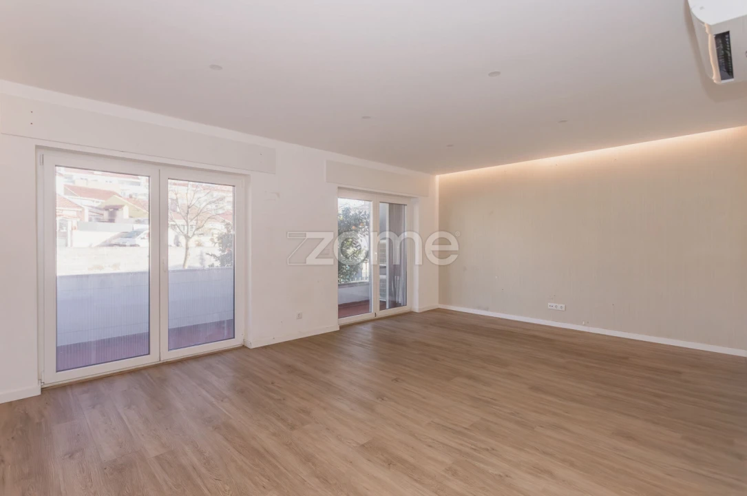 Moradia T3 para Venda em Carcavelos e Parede Foto 3