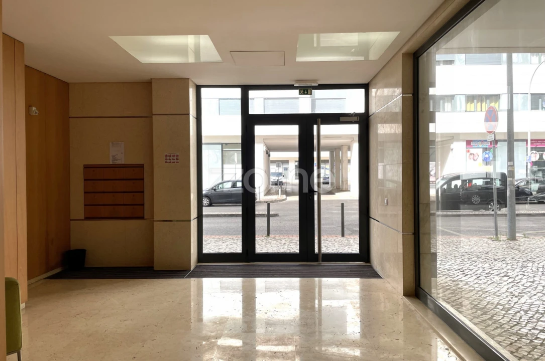 Apartamento T2 para Arrendamento em Venteira Foto 2