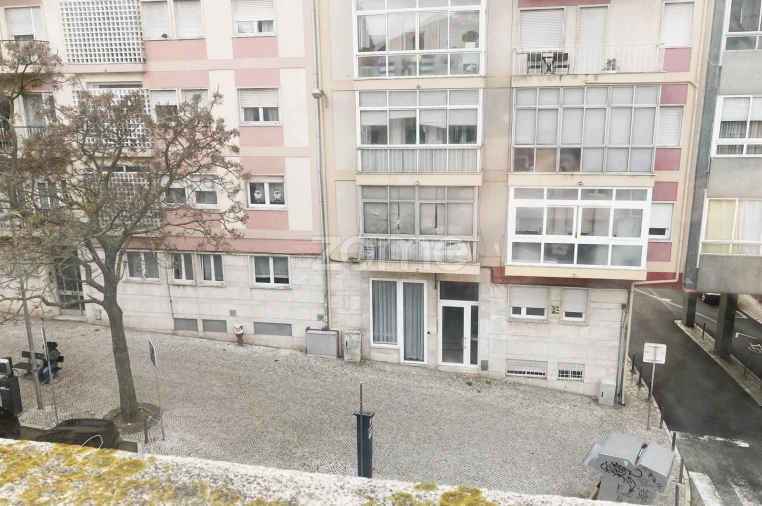 Apartamento T4 para Venda em Campolide Foto 3