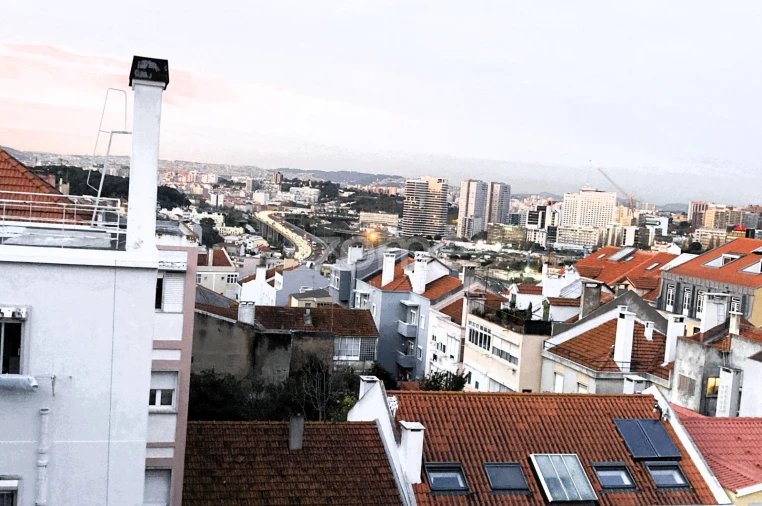 Apartamento T4 para Venda em Campolide Foto 10