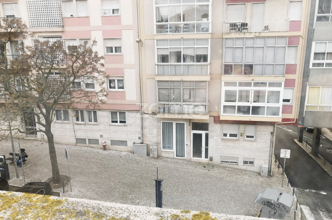 Apartamento T4 para Venda em Campolide Foto 3