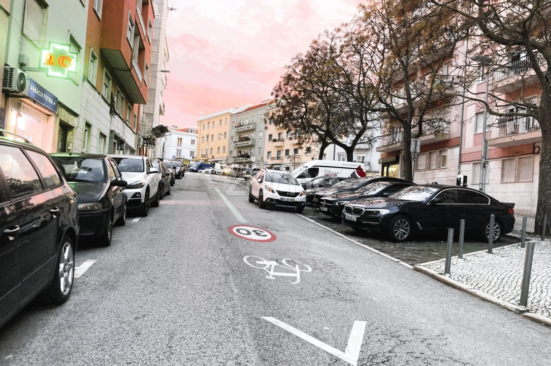 Apartamento T4 para Venda em Campolide Foto 13