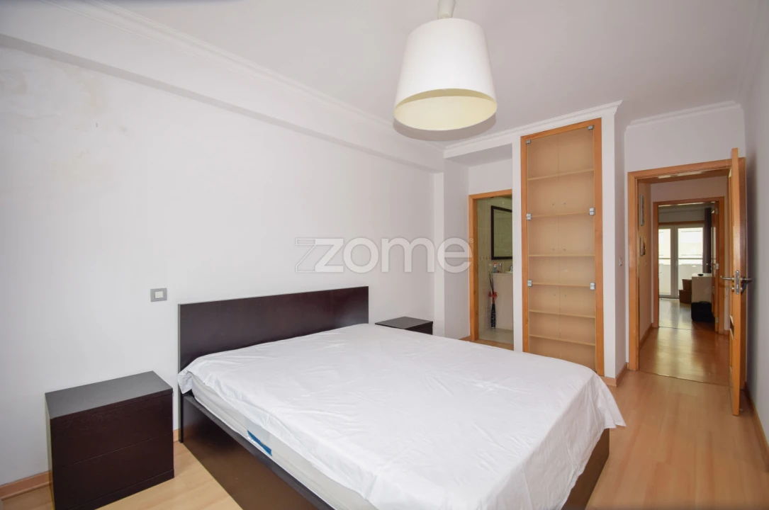 Apartamento T4 para Arrendamento em Santa Maria, São Pedro e Matacães Foto 19