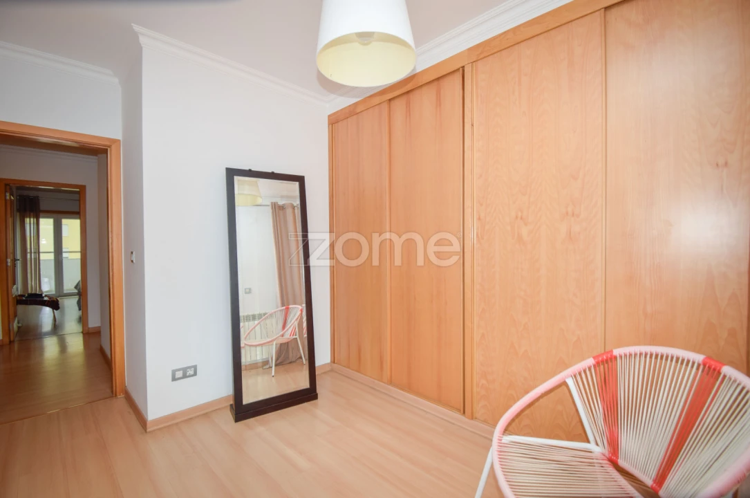 Apartamento T4 para Arrendamento em Santa Maria, São Pedro e Matacães Foto 20