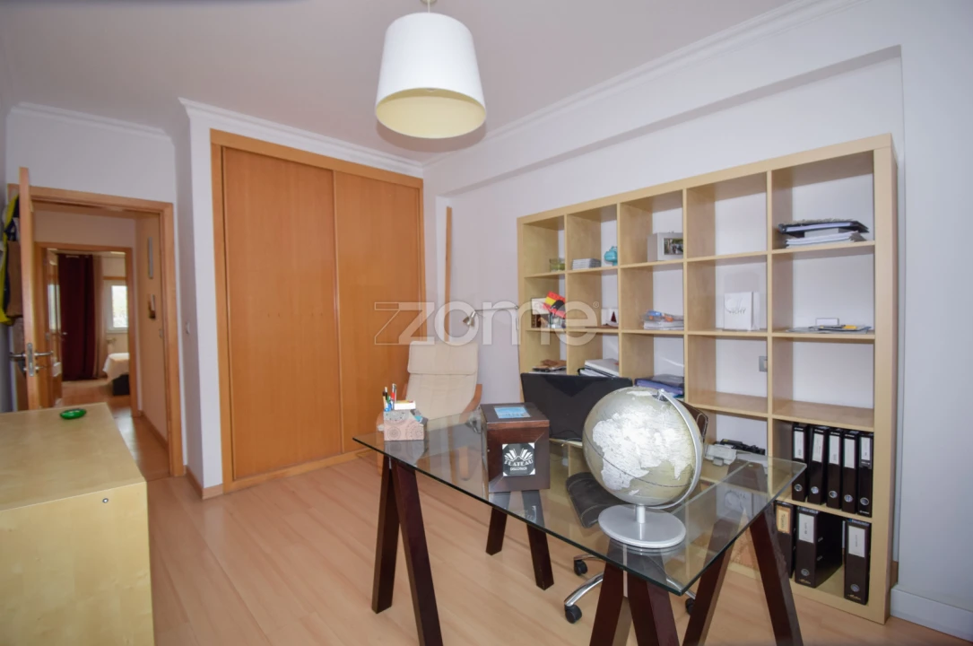 Apartamento T4 para Arrendamento em Santa Maria, São Pedro e Matacães Foto 27