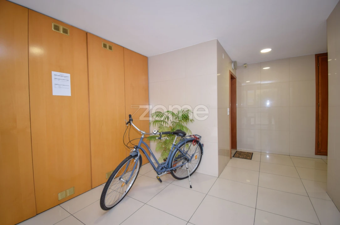 Apartamento T4 para Arrendamento em Santa Maria, São Pedro e Matacães Foto 4