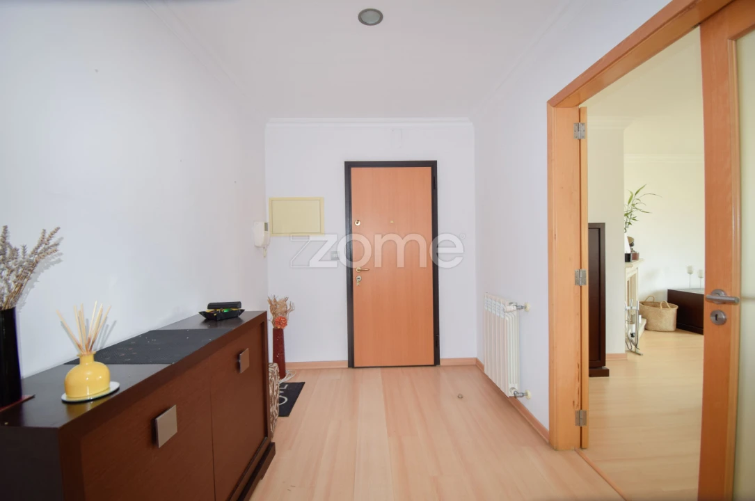 Apartamento T4 para Arrendamento em Santa Maria, São Pedro e Matacães Foto 6