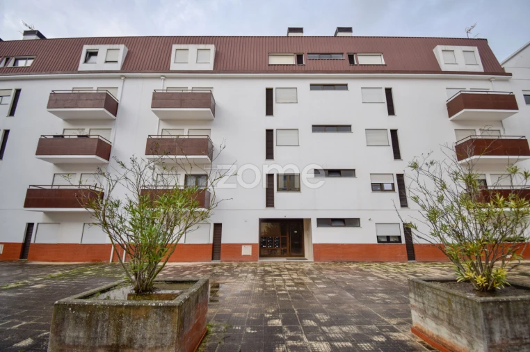 Apartamento T4 para Arrendamento em Santa Maria, São Pedro e Matacães Foto 2