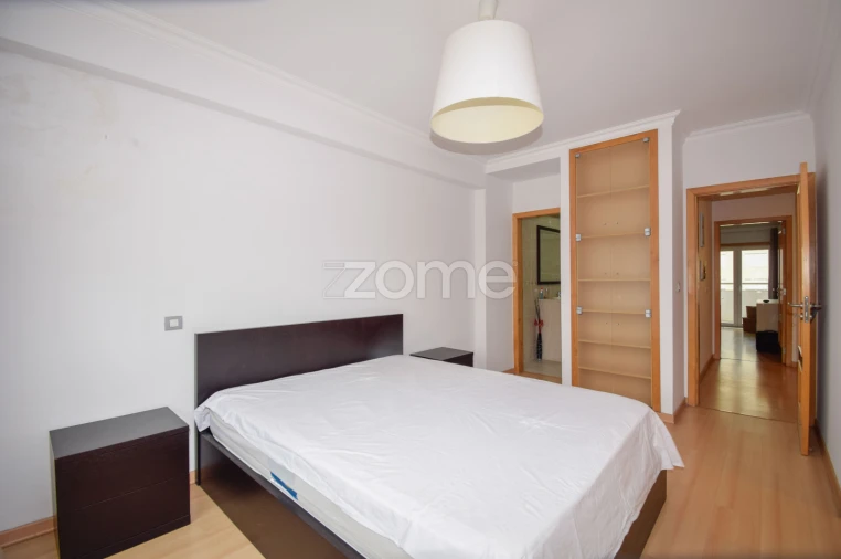 Apartamento T4 para Arrendamento em Santa Maria, São Pedro e Matacães Foto 19