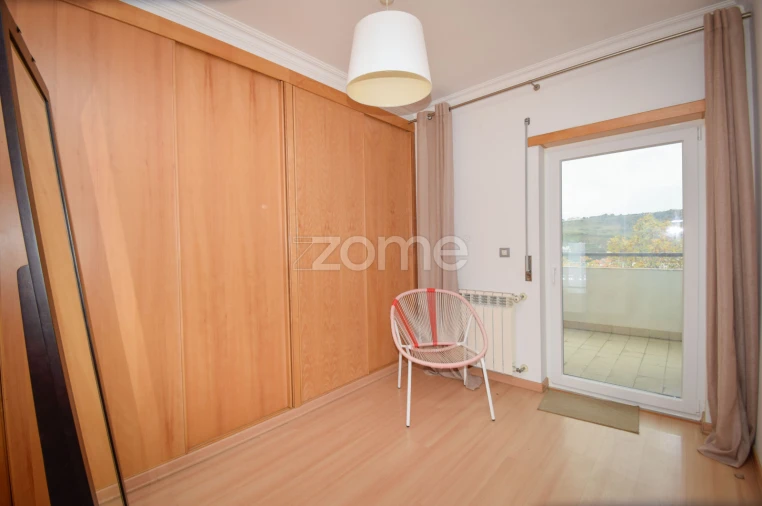 Apartamento T4 para Arrendamento em Santa Maria, São Pedro e Matacães Foto 21