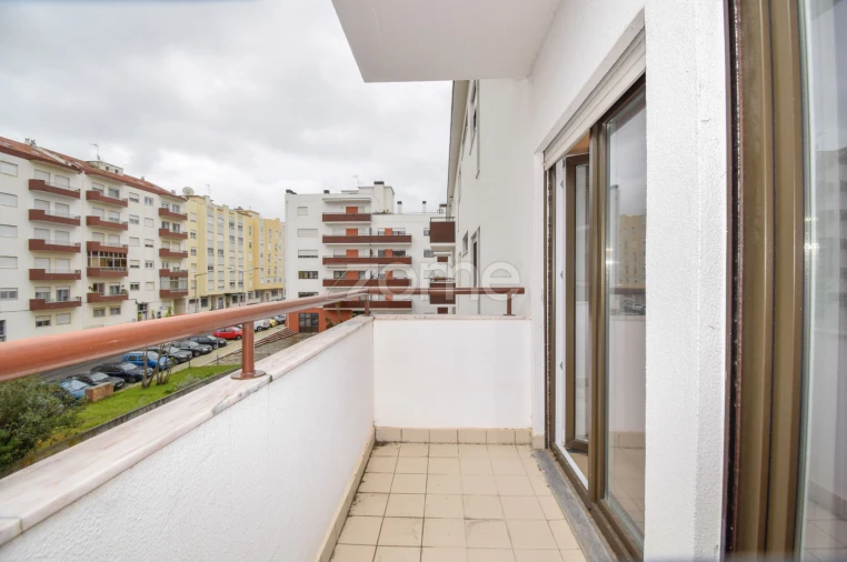 Apartamento T4 para Arrendamento em Santa Maria, São Pedro e Matacães Foto 22