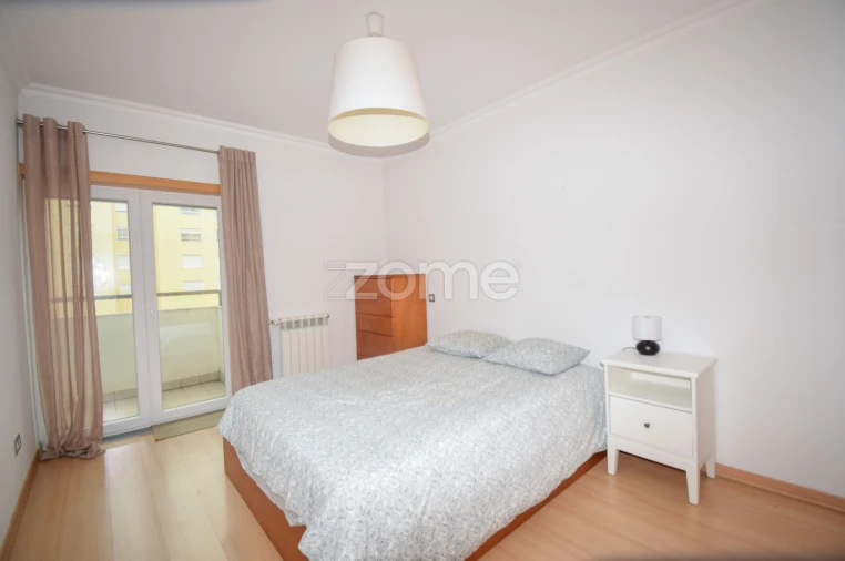 Apartamento T4 para Arrendamento em Santa Maria, São Pedro e Matacães Foto 23